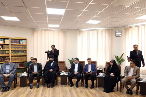 تصاویر/ دیدار رئیس مرکز وکلا، کارشناسان رسمی و مشاوران خانواده قوه قضائیه با آیت الله اعرافی