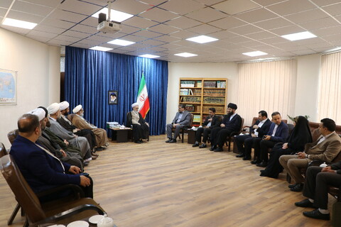 تصاویر/ دیدار رئیس مرکز وکلا، کارشناسان رسمی و مشاوران خانواده قوه قضائیه با آیت الله اعرافی