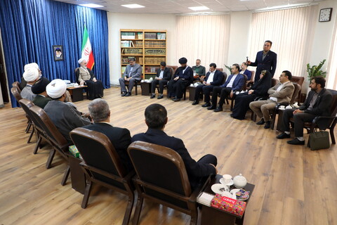 تصاویر/ دیدار رئیس مرکز وکلا، کارشناسان رسمی و مشاوران خانواده قوه قضائیه با آیت الله اعرافی