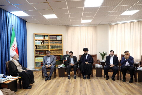 تصاویر/ دیدار رئیس مرکز وکلا، کارشناسان رسمی و مشاوران خانواده قوه قضائیه با آیت الله اعرافی