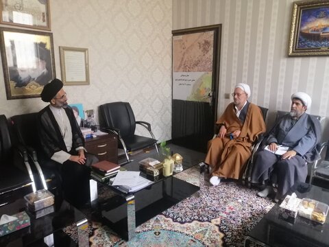 تصاویر/ دیدار مدیران مدارس علمیه کاشان با نماینده ولی فقیه در این منطقه