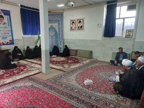 تصاویر/بازدید مدیر حوزه علمیه خواهران استان مرکزی از مدرسه علمیه مهدیه خنداب