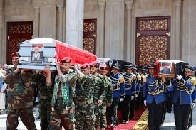 Massive Crowd of Yemenis Attend Funeral of Martyred PM and Ministers