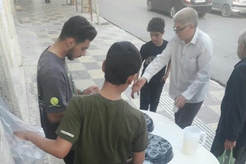 برپایی ایستگاه صلواتی به مناسبت آغاز امامت حضرت مهدی(عج) در هرسین