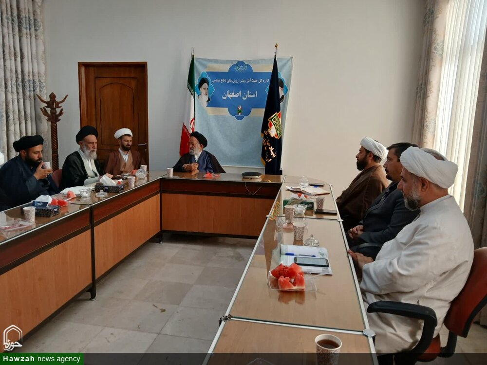 لزوم تبیین نقش روحانیت در دفاع مقدس