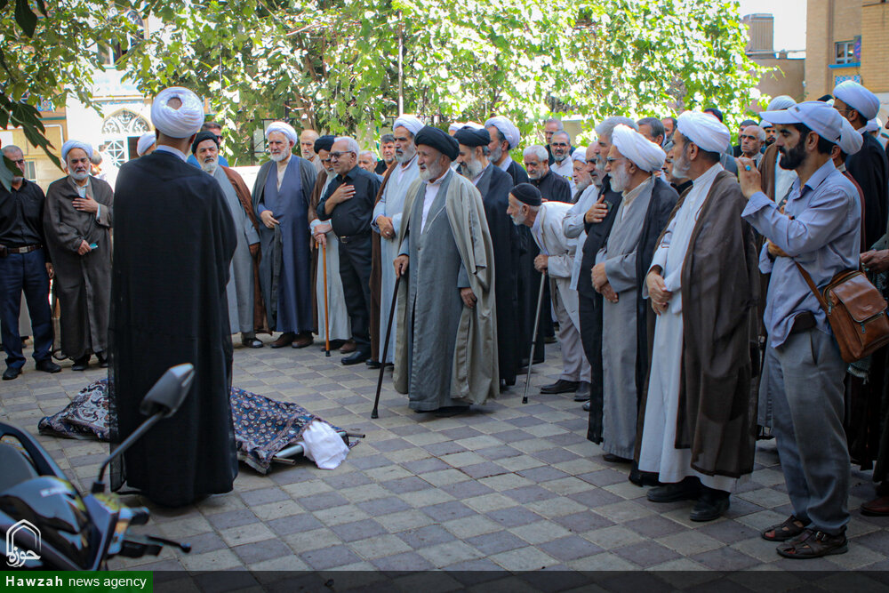 تصاویر/ مراسم تشییع و اقامه نماز بر پیکر مرحوم حجت الاسلام و المسلمین محمد سلیمیان