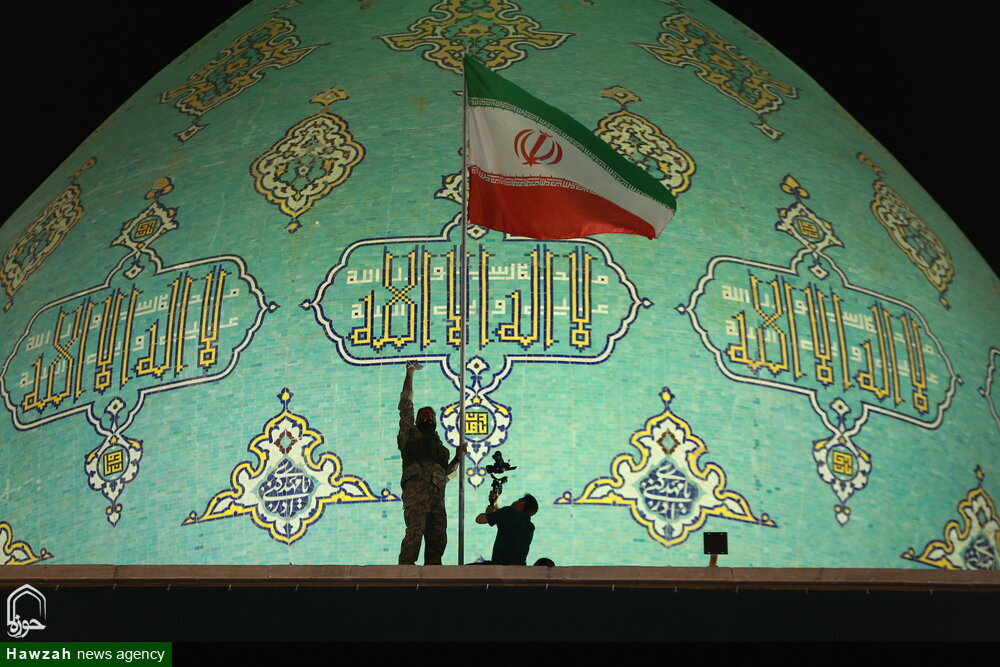Iran’s National Flag Hoisted at Jamkaran Mosque Amid Rising National Unity