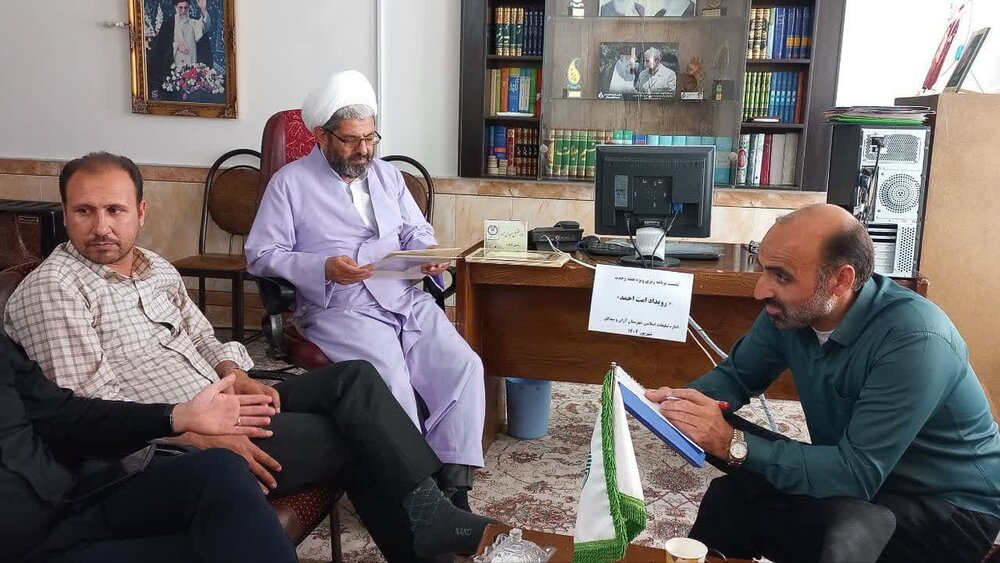 نشست کانون مداحان آران و بیدگل برگزار شد+عکس