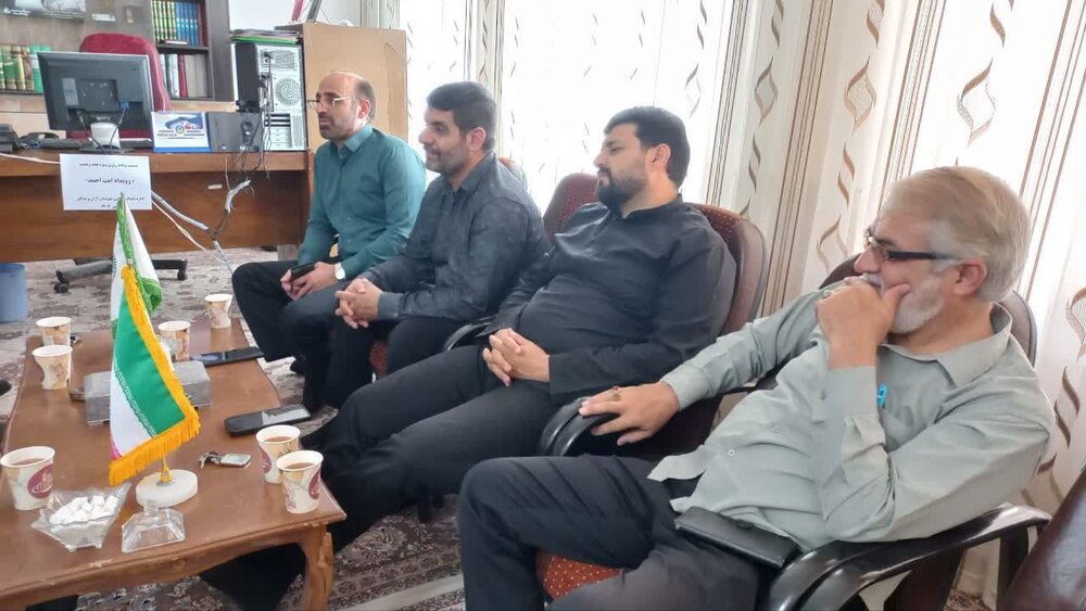 نشست کانون مداحان آران و بیدگل برگزار شد+عکس