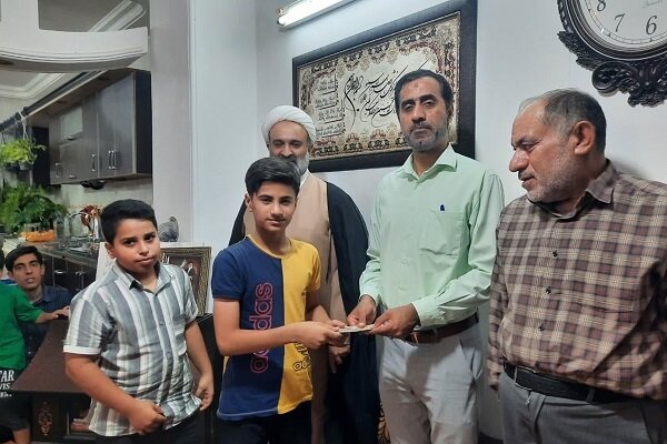 از نوجوانان کلاسهای دوشنبههای حفظ قرآن در بوشهر تجلیل شد+ عکس