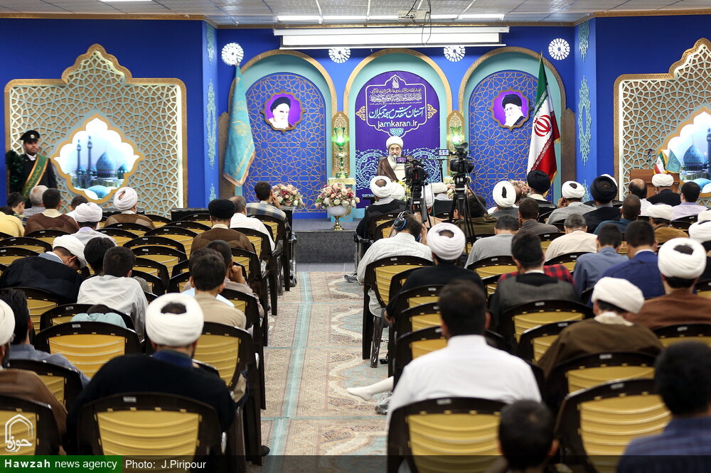 برخی جریانهای داخل کشور تلاش میکنند یاد شهدا را از بین ببرند