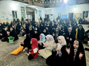 تصاویر/ شادی آغاز امامت در جمع بانوان برازجانی در مدرسه علمیه خواهران