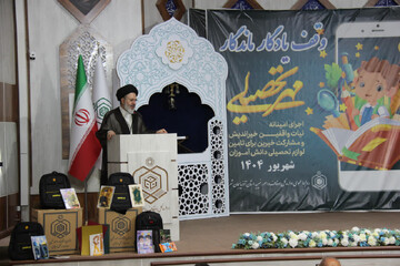 تصاویر/ اهدای ۲۰۰۰ بسته آموزشی به دانش آموزان نیازمند در سطح استان آذربایجان شرقی