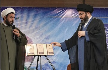 رونمایی از کتاب «کار و تولید از منظر ثقلین و امامین انقلاب» در مشهد