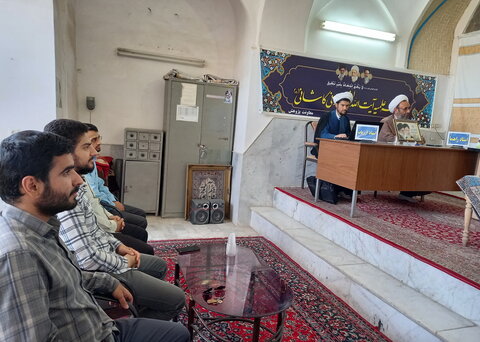 تصاویر/ جلسه دفاعیه تحقیق پایانی طلبه مدرسه علمیه آیت‌الله مدنی کاشانی(ره)