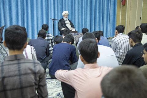 دیدار طلاب جدیدالورود مدرسه علمیه کاظمیه با امام جمعه یزد