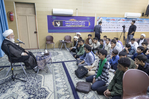 دیدار طلاب جدیدالورود مدرسه علمیه کاظمیه با امام جمعه یزد