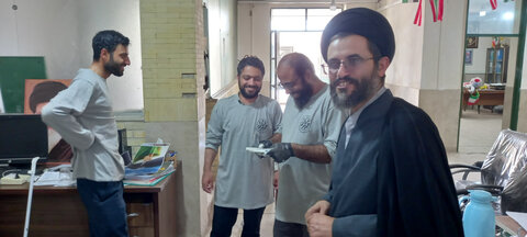 تصاویر / بازدید مدیر حوزه علمیه قزوین از فعالیتهای گروه جهادی طلاب حوزه علمیه  استان قزوین