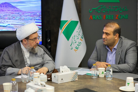 تصاویر/  دیدار نماینده ولی فقیه در استان آذربایجان شرقی با مدیرعامل و مسئولان منطقه آزاد ارس