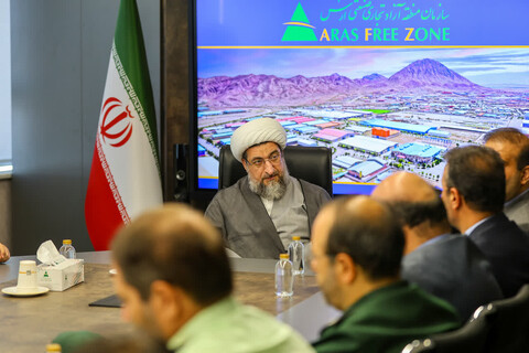 تصاویر/  دیدار نماینده ولی فقیه در استان آذربایجان شرقی با مدیرعامل و مسئولان منطقه آزاد ارس