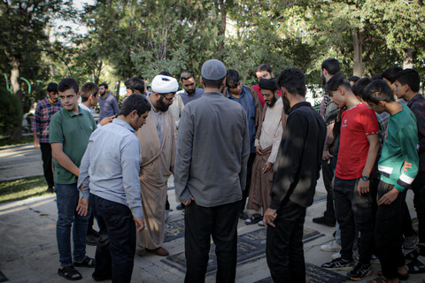 تصاویر/زیارت قبور شهدا و علما شهر همدان توسط داوطلبان حوزه علمیه استان همدان