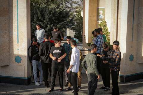 تصاویر/زیارت قبور شهدا و علما شهر همدان توسط داوطلبان حوزه علمیه استان همدان