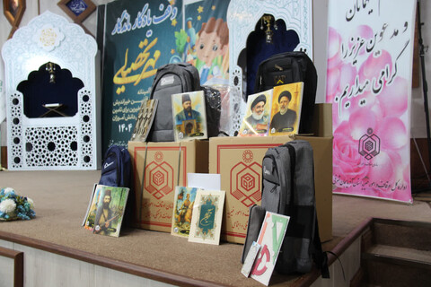تصاویر/ اهدای ۲۰۰۰ بسته آموزشی به دانش آموزان نیازمند در سطح استان آذربایجان شرقی
