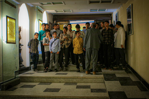 تصاویر/بازدید داوطلبان حوزه علمیه استان همدان از باغ موزه دفاع مقدس همدان