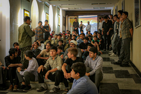 تصاویر/بازدید داوطلبان حوزه علمیه استان همدان از باغ موزه دفاع مقدس همدان