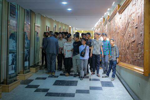 تصاویر/بازدید داوطلبان حوزه علمیه استان همدان از باغ موزه دفاع مقدس همدان