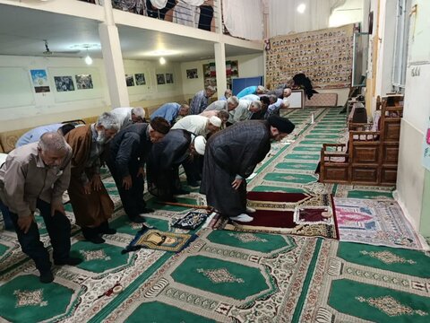 ‌تصاویر اقامه نماز مغرب و عشا در مسجد امام صادق(ع)محله اسدآبادی خرم آباد