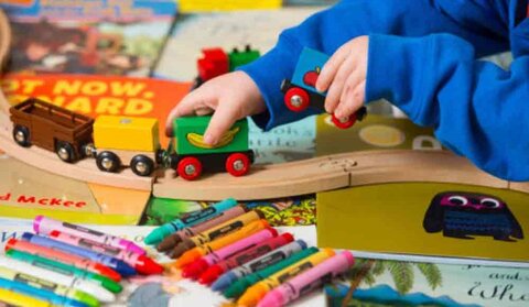 بچوں کو کھلونوں کے ساتھ کھیلنے کی ترغیب کیسے دیں؟