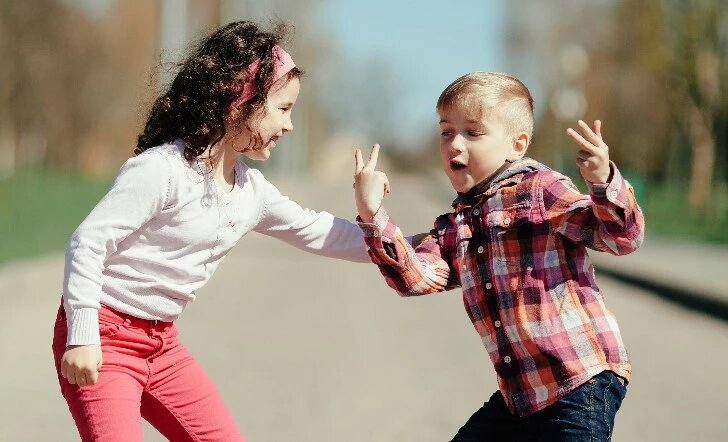 فرزندانم مدام با هم دعوا میکنند؛ چه کنم؟