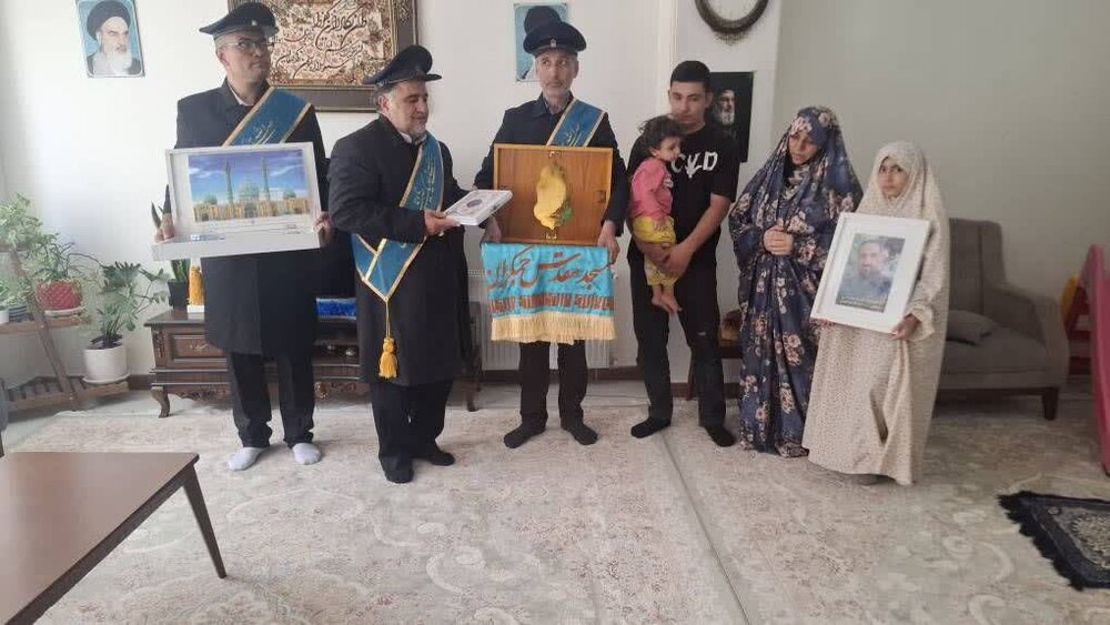 تکریم ۱۱۰ خانواده شهید جنگ تحمیلی دوم توسط سفیران مهدوی مسجد جمکران