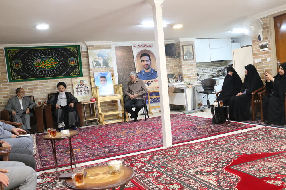 تصاویر دیدار رئیس شورای هماهنگی تبلیغات اسلامی خراسان رضوی با خانواده شهید مرتضی میثمی