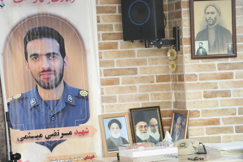 تصاویر دیدار رئیس شورای هماهنگی تبلیغات اسلامی خراسان رضوی با خانواده شهید مرتضی میثمی