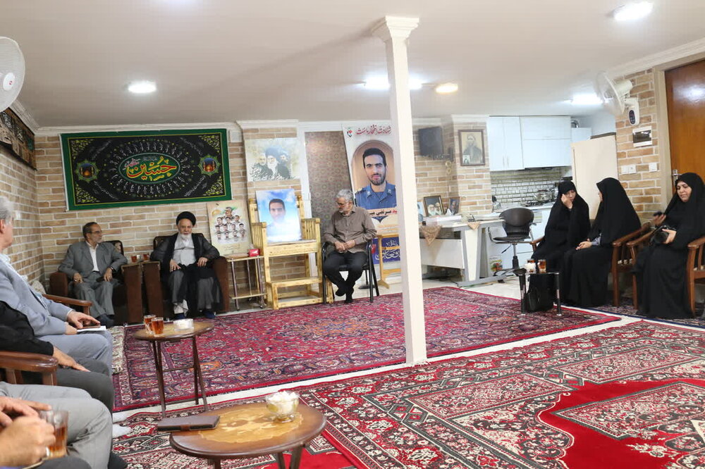 تصاویر دیدار رئیس شورای هماهنگی تبلیغات اسلامی خراسان رضوی با خانواده شهید مرتضی میثمی