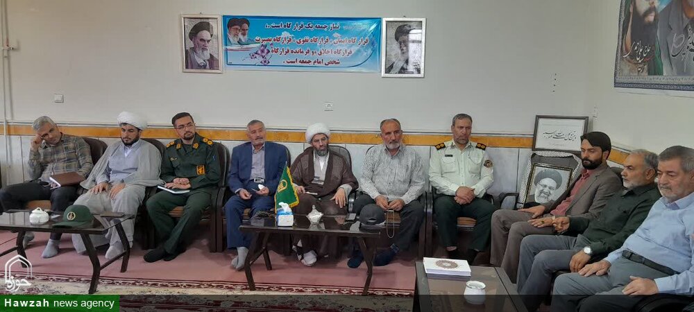 تصاویر/ دیدار اعضای ستاد نماز جمعه صائین‌قلعه با امام جمعه این شهرستان