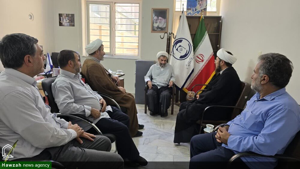 خدمت به طلاب، خدمت به جریان علم و معنویت است