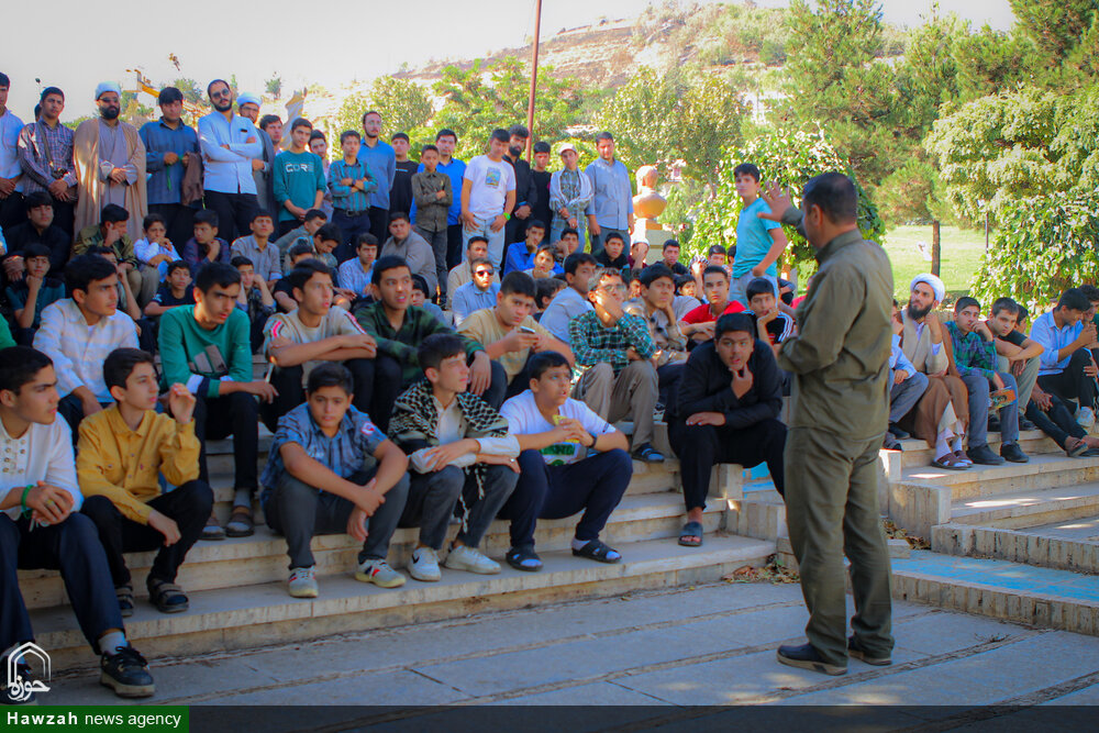 تصاویر/ بازدید داوطلبان حوزه علمیه استان همدان از باغ موزه دفاع مقدس همدان