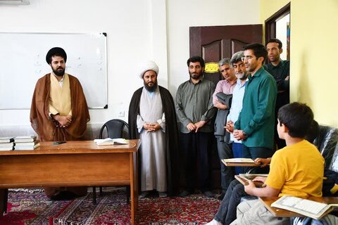 تصاویر/ بازدید امام جمعه شهرستان خوی از دارالقرآن امام خمینی (ره) آموزش و پرورش خوی