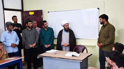 تصاویر/ بازدید امام جمعه شهرستان خوی از دارالقرآن امام خمینی (ره) آموزش و پرورش خوی