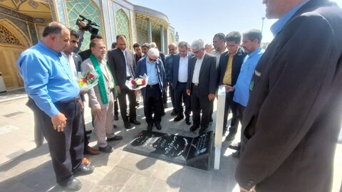 تصاویر/غباروبی و عطرافشانی ضریح امامزاده محمد هلال بن علی (ع)