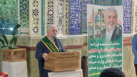 تصاویر/غباروبی و عطرافشانی ضریح امامزاده محمد هلال بن علی (ع)