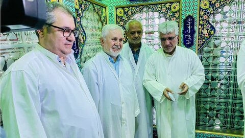 تصاویر/غباروبی و عطرافشانی ضریح امامزاده محمد هلال بن علی (ع)