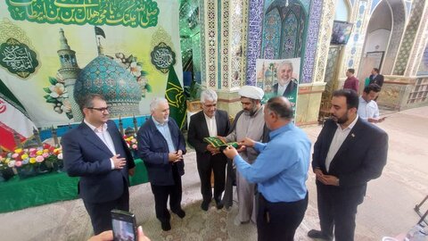 تصاویر/غباروبی و عطرافشانی ضریح امامزاده محمد هلال بن علی (ع)