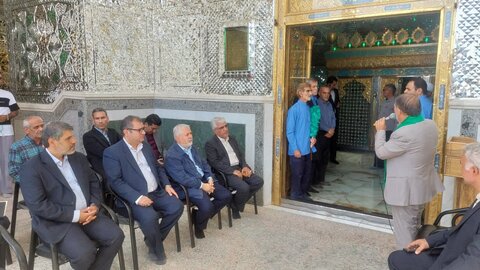 تصاویر/غباروبی و عطرافشانی ضریح امامزاده محمد هلال بن علی (ع)