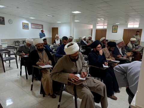 تصاویر/ کارگاه آموزشی نگارش پایان‌نامه با حضور اساتید مدارس علمیه کاشان