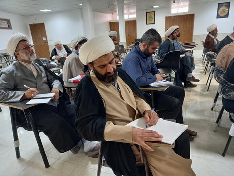 تصاویر/ کارگاه آموزشی نگارش پایان‌نامه با حضور اساتید مدارس علمیه کاشان