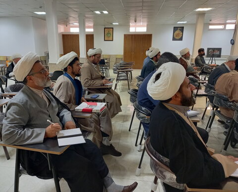 تصاویر/ کارگاه آموزشی نگارش پایان‌نامه با حضور اساتید مدارس علمیه کاشان